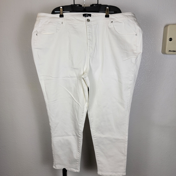 J Jason Wu Colored Denim Straight Leg Cropped Jeans White Plus Size 24W - Picture 1 of 5
